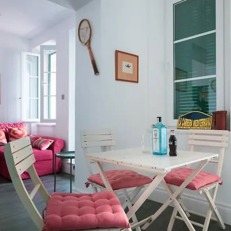 Charming Colonial Flat In Historic Building * Gibraltar